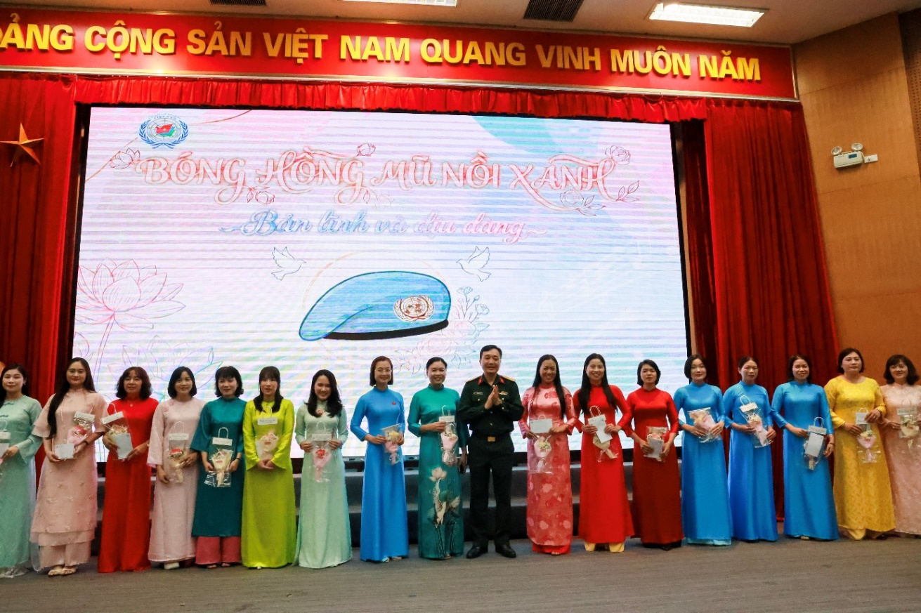 /UploadStore/admin/20261021 ky niem 20t10 tai cuc/5.jpg